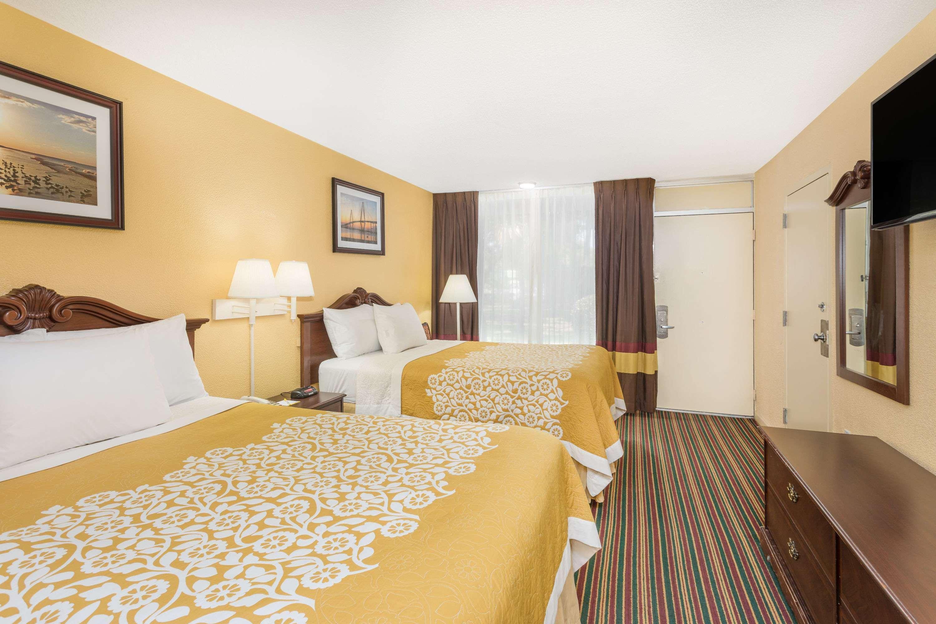 Days Inn By Wyndham Mt Pleasant-Charleston-Patriots Point Exterior photo