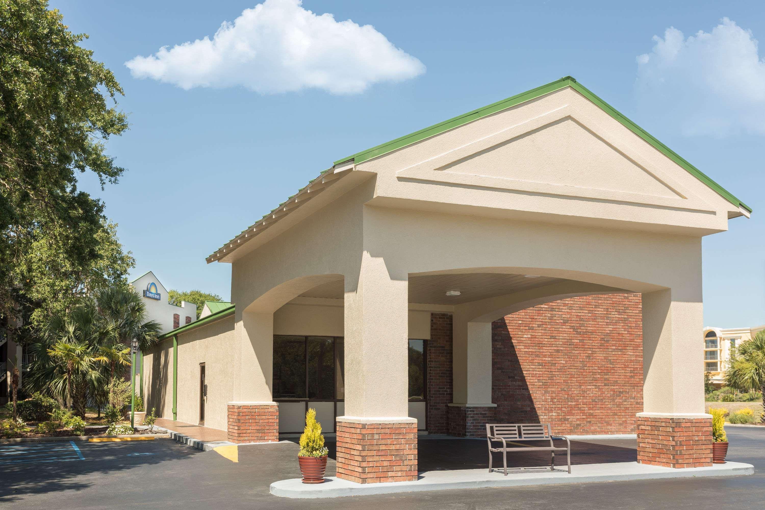 Days Inn By Wyndham Mt Pleasant-Charleston-Patriots Point Exterior photo