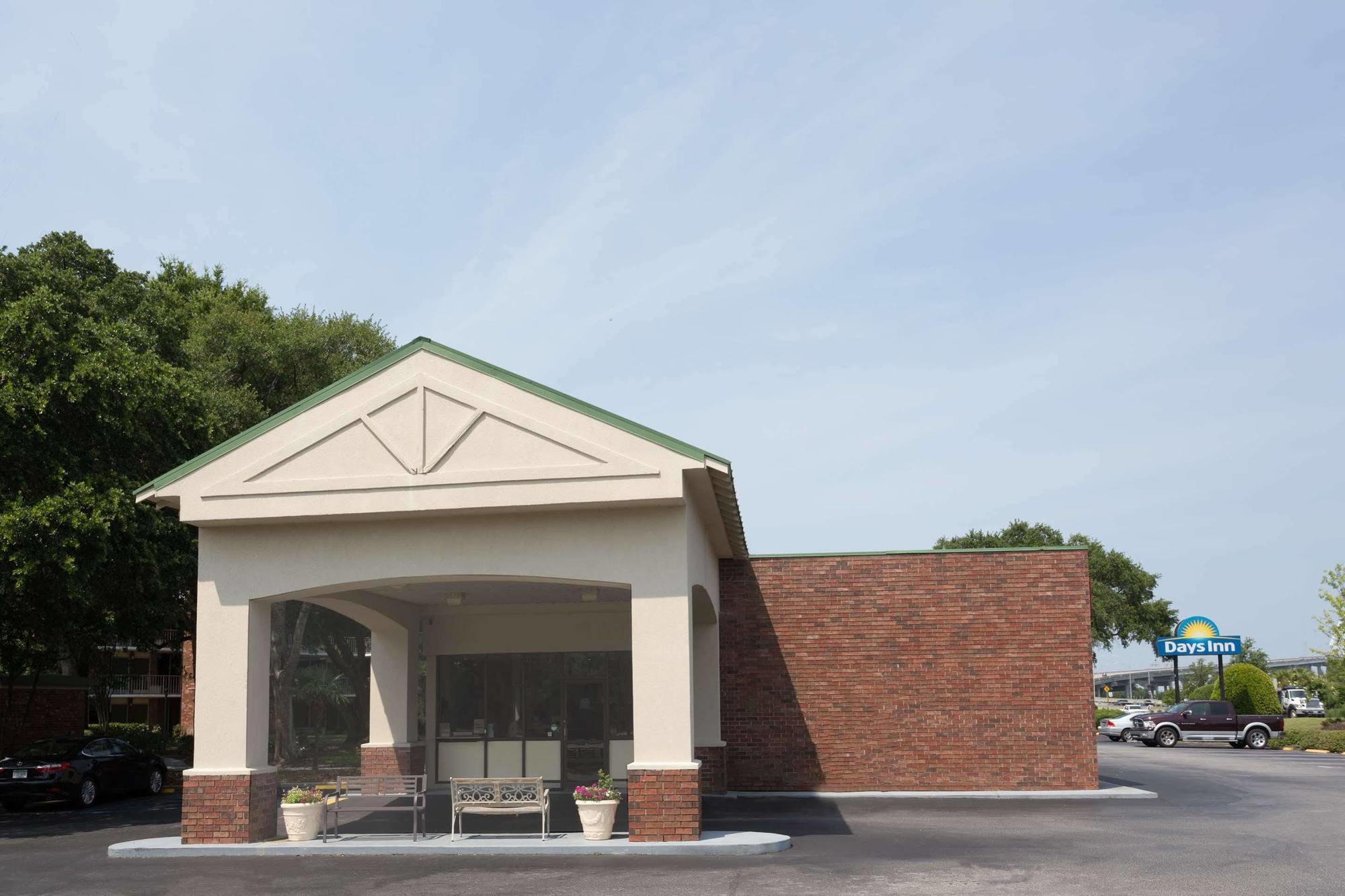 Days Inn By Wyndham Mt Pleasant-Charleston-Patriots Point Exterior photo